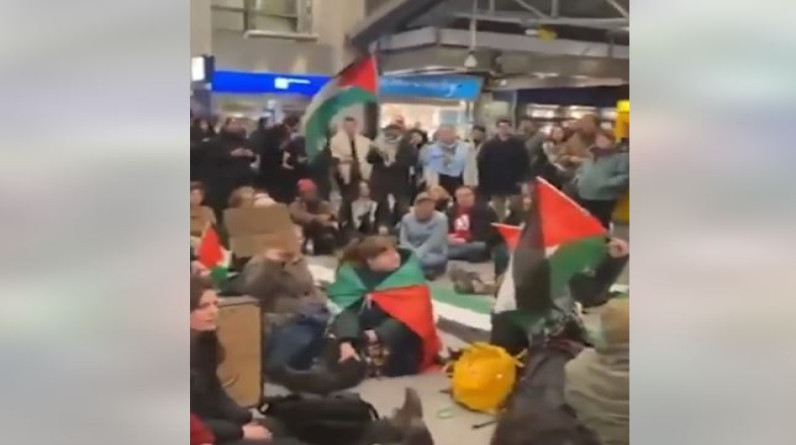 اعتصام بمحطة قطارات رئيسية في هولندا تضامنا مع غزة (فيديو)